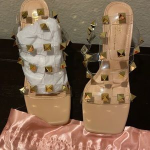 Heel. Size 7. Never worn. Brand new. Miss Lola brand